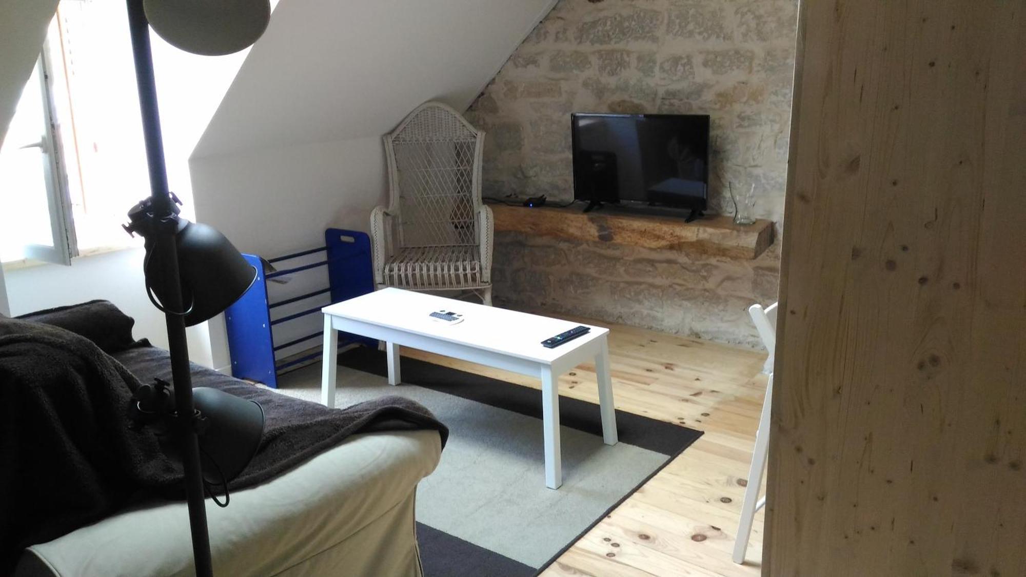 Studio Meuble Proche Conseil Departemental Du Jura Лон-ле-Сонье Экстерьер фото